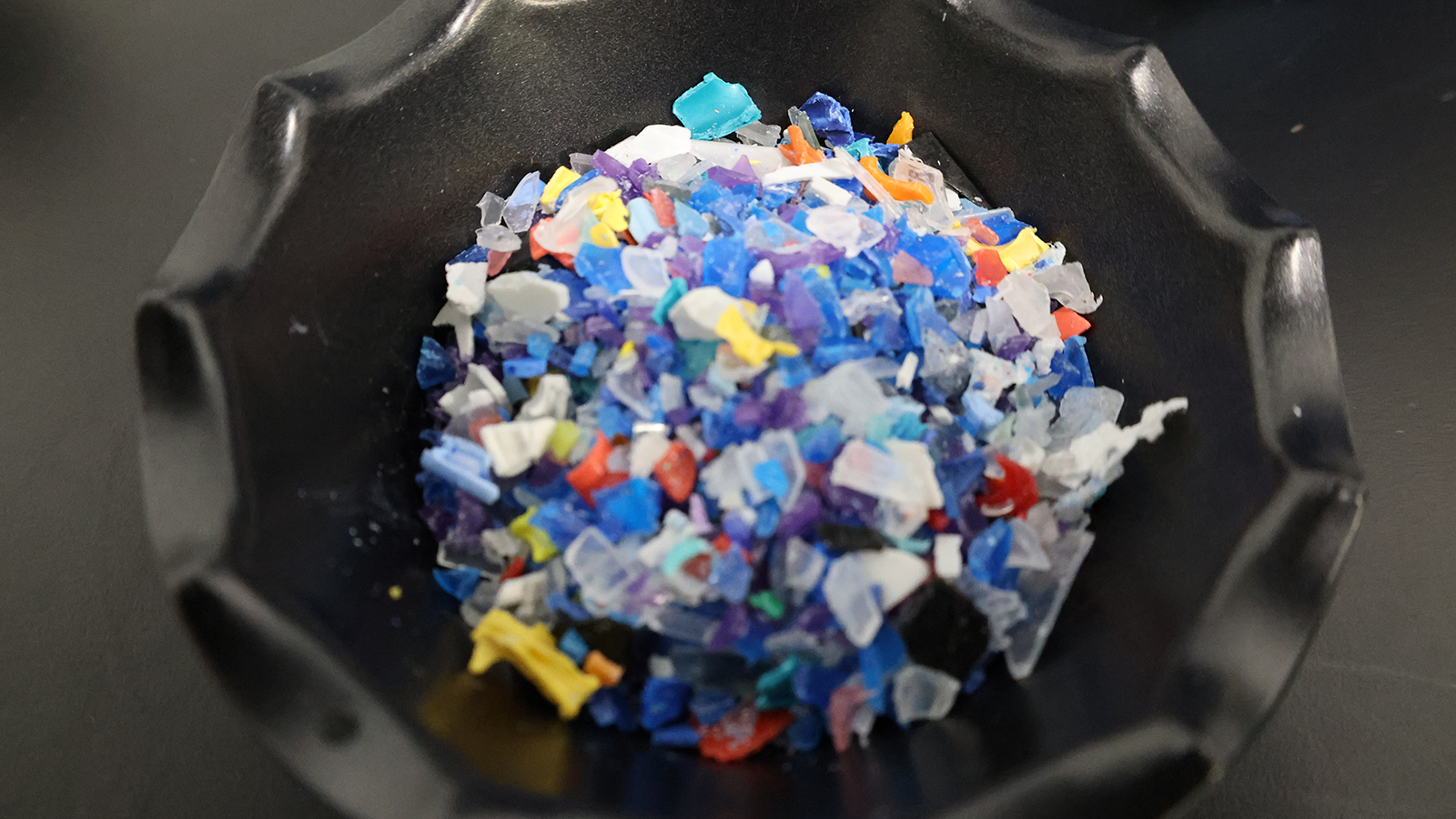 Shredded waste plastic samples